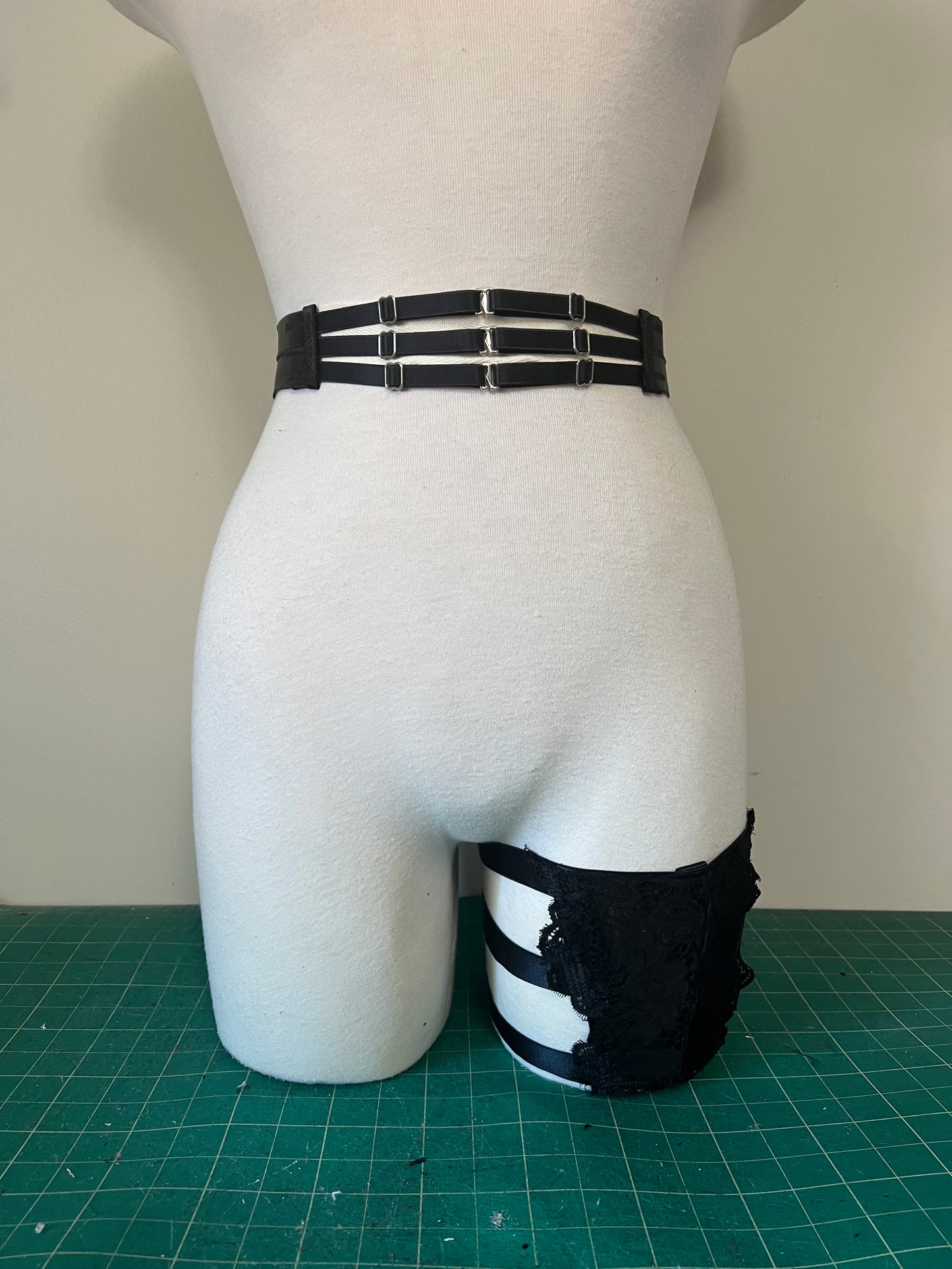 "Margaretha" Pocket Thigh Garter 2.0